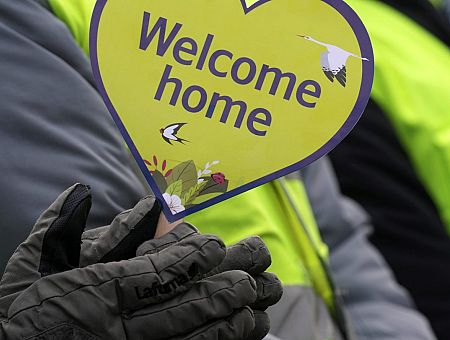 «Так бы больных раком спасали…» Эвакуация латвийцев из Дубая многим в соцсетях не даёт покоя