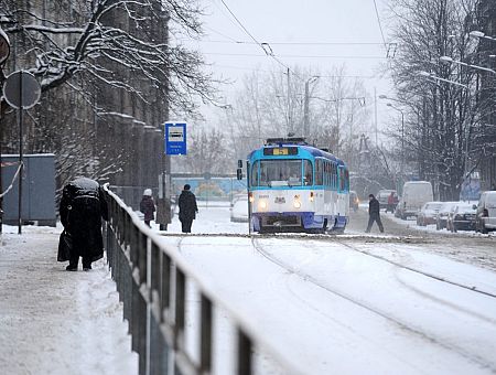 Завтра Латвию засыпет снегом на 8 сантиметров