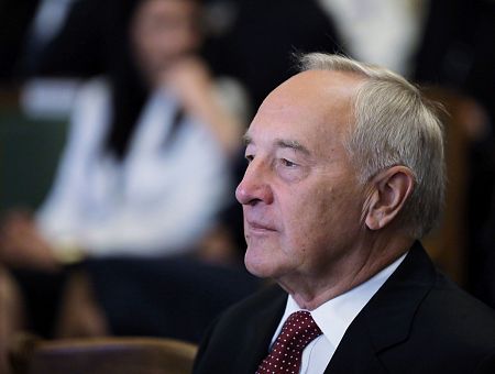 Экс-президент: в Латвии предприниматели чувствуют себя грабителями