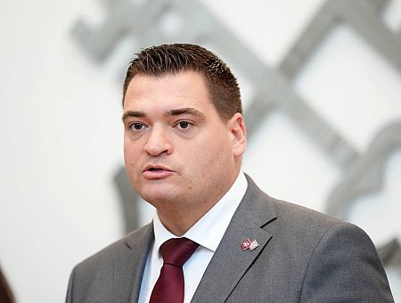 Ратниекс собирает народ на митинг — протестовать против мигрантов