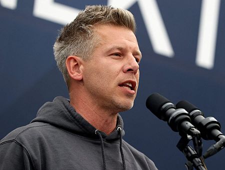 Принесенный ветром. Кто такой Петер Мадьяр, победивший Виктора Орбана