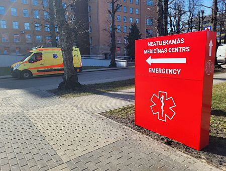 «Нет специалиста»: подстреленная в Риге женщина неделю жила с пулей в спине