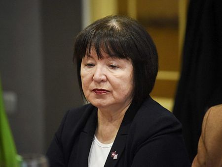 Сидит в нашем кафе и ест руками! Ланга снова в шоке (ФОТО)