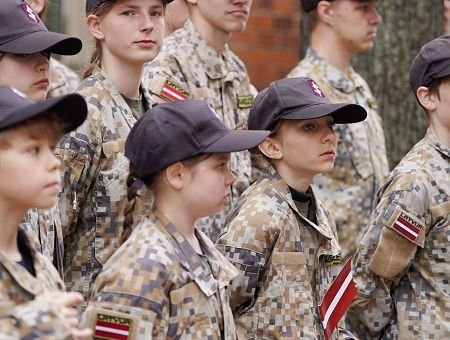 Jaunsardze pirmo reizi rīkos nometni skolniekiem — dronu operatoriem