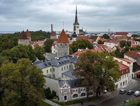 Завидуем эстонцам: соседи повышают минималку и какие у них цены на топливо!