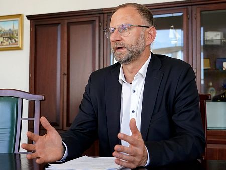 «В ад тоже надо доехать»: министр объяснил зачем нужны рейсы в Россию