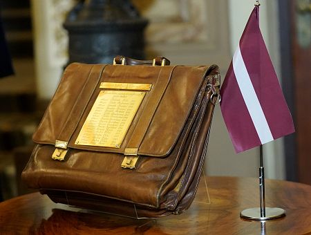 Дурят не только народ, но и Сейм: главная тайна госбюджета Латвии