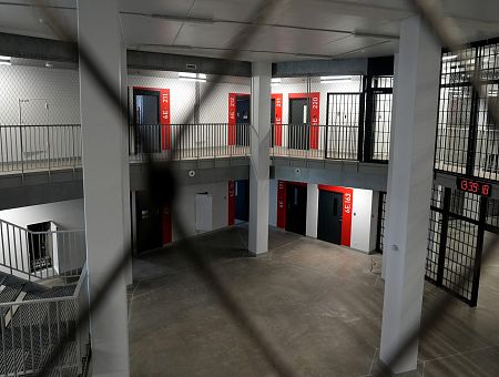 Этапом из Лиепаи в Лиепаю: заключенных перевели в новую тюрьму