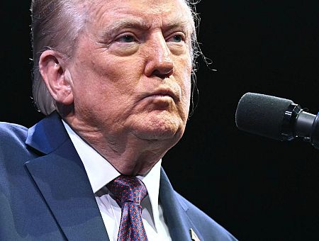 Они не отдают Грендандию: Трамп повысил пошлины для ряда стран — каких?