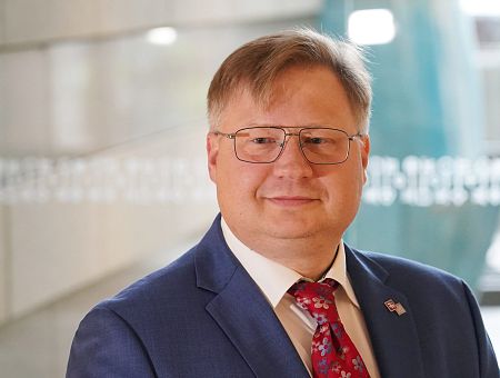 «Чё?» Каспарс Спунде снова недоволен русскими детьми в школе