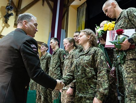 Где укрыться от войны? Девушкам — в армии