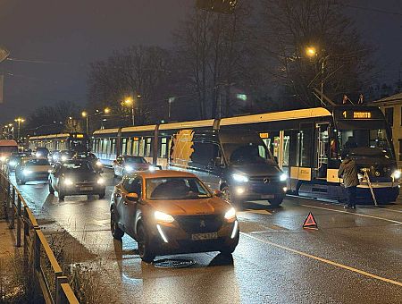Трамваи в Иманту встали: образуется огромная пробка (ФОТО)