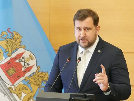 Присвоение денег в рамках дипломатии: в чём обвиняют депутата Рижской думы Бреманиса