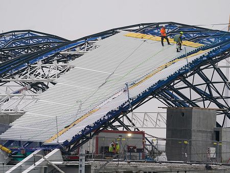 На стройке вокзала Rail Baltica рухнула конструкция: пострадал рабочий