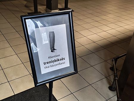 Популярный клуб в Елгаве напомнил о дресс-коде; не всем это оказалось по душе