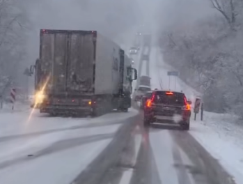 Кто свидетели? Снежное ДТП сегодня под Лигатне (ВИДЕО) Кто свидетели? Снежное ДТП сегодня под Лигатне (ВИДЕО)