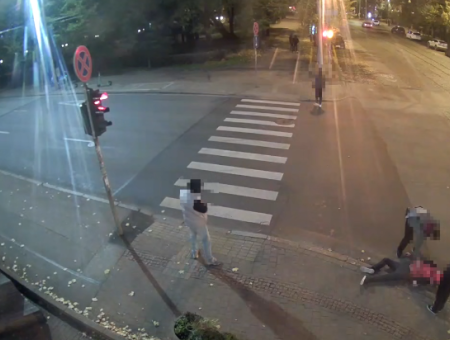 Жестокое нападение на иностранца в центре Риги: прямо под камерами (ВИДЕО)