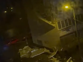 В Болдерае в бурю от дома отпала стена: отреновированная (ФОТО) В Болдерае в бурю от дома отпала стена: отреновированная (ФОТО)