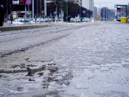 Хотели снега? Утром в Латвии затруднено движение на дорогах