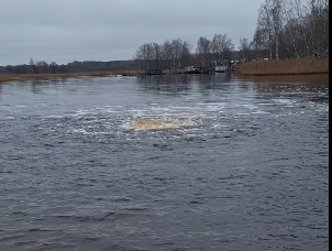 Кит или НЛО? Рижанин заснял загадочное явление на озере Юглас (ВИДЕО) Кит или НЛО? Рижанин заснял загадочное явление на озере Юглас (ВИДЕО)
