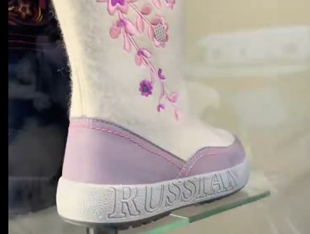 «Мерзко и убого»: телеведущий узрел в магазине нечто возмутительное (ВИДЕО)