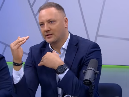 Хватит пить кофе в Брюсселе, идите уже работать: Гиргенс упрекает бывших коллег