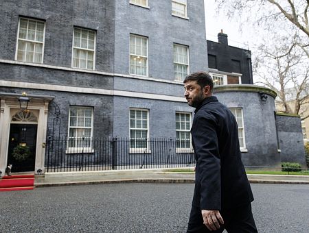 Зеленский готов вынести вопрос об уступке Донбасса России на референдум Зеленский готов вынести вопрос об уступке Донбасса России на референдум