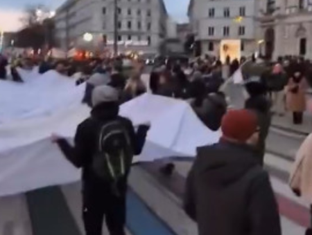 «Неаткарига»: мусульмане громят Рождественские ярмарки. Что дальше то будет?