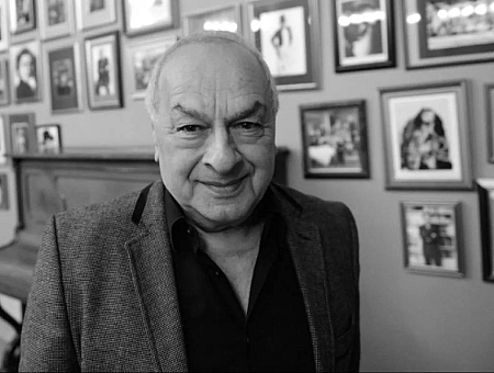 Умер актер и музыкант Левон Оганезов Умер актер и музыкант Левон Оганезов