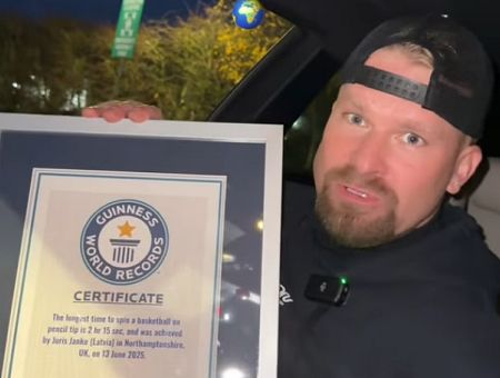 Два часа на кончике карандаша! Латвиец установил новый рекорд Гиннесса (ВИДЕО)