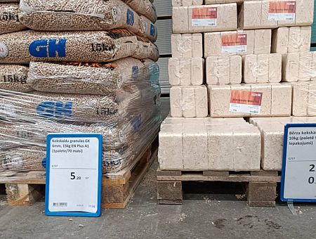 Холода! Из магазинов пропали брикеты для растопки