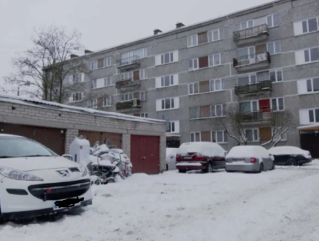 Рижанина оштрафовали за парковку автомобиля возле своего гаража