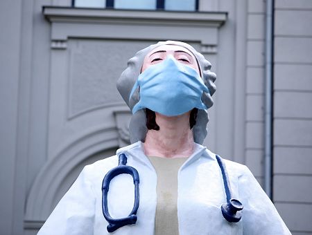 Врачей судят за новогодний корпоратив. Серьёзно, KNAB?