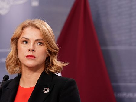 Силиня ищет козла отпущения: кто ответит за бессмысленные сваи в Даугаве?