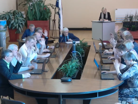 Голосовали не глядя: как в Краславе пенсионерам с российскими паспортами отказали в помощи