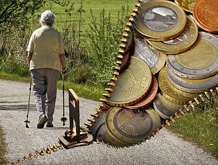 Вам лучше +20 евро к пенсии, или несколько тысяч на лечение сейчас? Автор идеи по 2-му пенсионному уровню