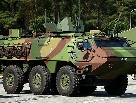 В Латвии строят площадки для размещения бронетехники