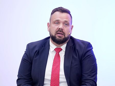 «Я тут думаю в широчайшем масштабе»: Витенбергс о праве не говорит по-русски