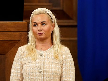 Над депутатом Еленой Клявиней сгустились тучи: латышского не знает?