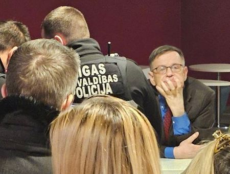 Вместо лекции — задержание: в Риге сорвалось выступление Андрея Ланькова, специалиста по Корее