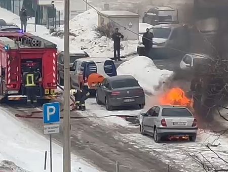 На Катлакална сгорело авто. Пожарные действовали оперативно (видео)