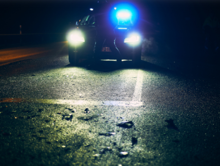 На парковке у магазина задним ходом сбил женщину и наехал на неё: подробности ДТП