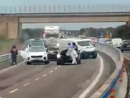 Как в кино: попытка ограбления броневика с деньгами — стрельба и взрыв (ВИДЕО)