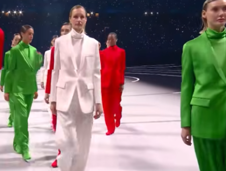 А под костюмами — термобельё и грелки, приклеенные к телу: латвийская модель об открытии Олимпиады