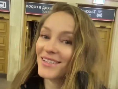 Это не шутка: кандидат в Евродепутаты от Латвии стал «туалетным блогером» (ВИДЕО)