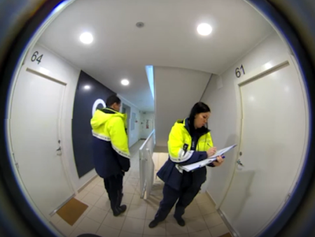 Под видом полицейских ходят по домам и грабят: Госполиция — о фейковом видео