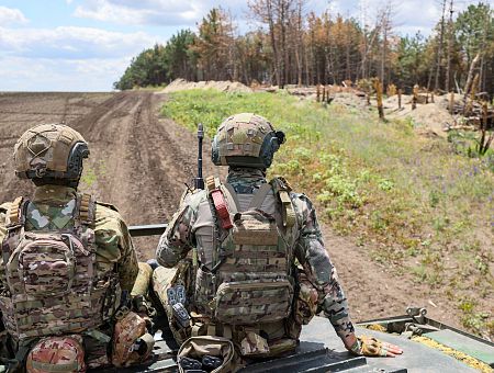 «Это уже начинает утомлять»: Посол ЛР в НАТО критикует очередной «сценарий захвата Балтии»