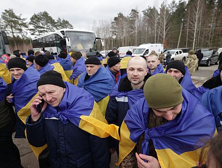 No Krievijas gūsta mājās atgriezušies 200 Ukrainas karavīru