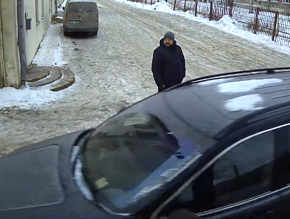 Лучше б явиться самому: полиция разыскивает человека (ВИДЕО)