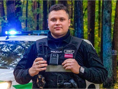 «Я просто действовал». Рижский полицейский вытащил человека с того света